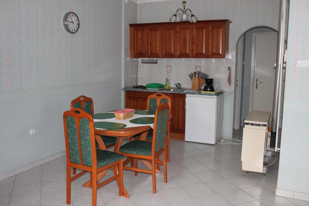 Orwa Apartmanok - Fenyofa Koez Zalakaros Oda fotoğraf